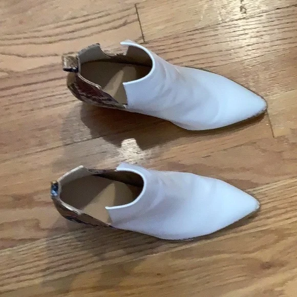 4/$12 Adorable booties - Picture 3 of 3